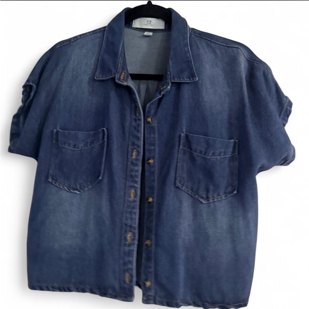 Blue Denim Short-Sleeve Button-Up Shirt crop